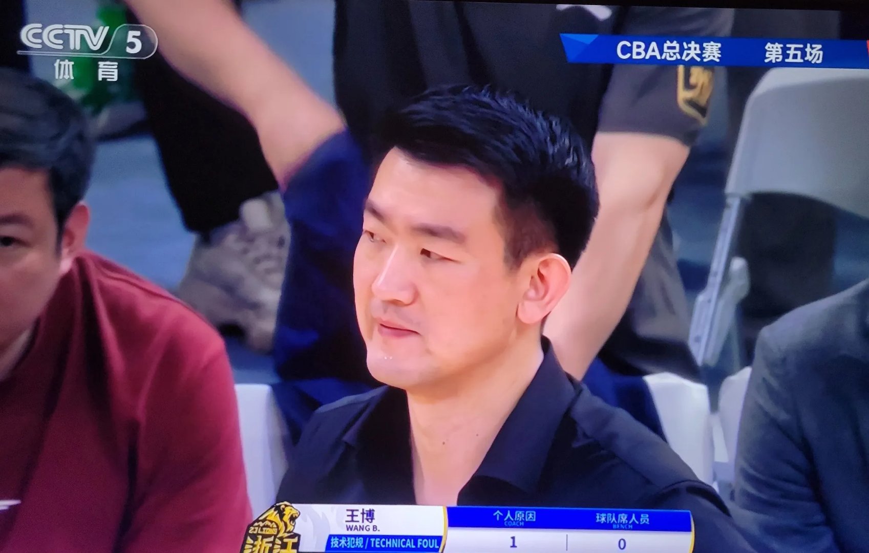 TheShy官方宣布重要助攻新规，曼联引发争议！比赛高潮迭起(曼联最新消息)