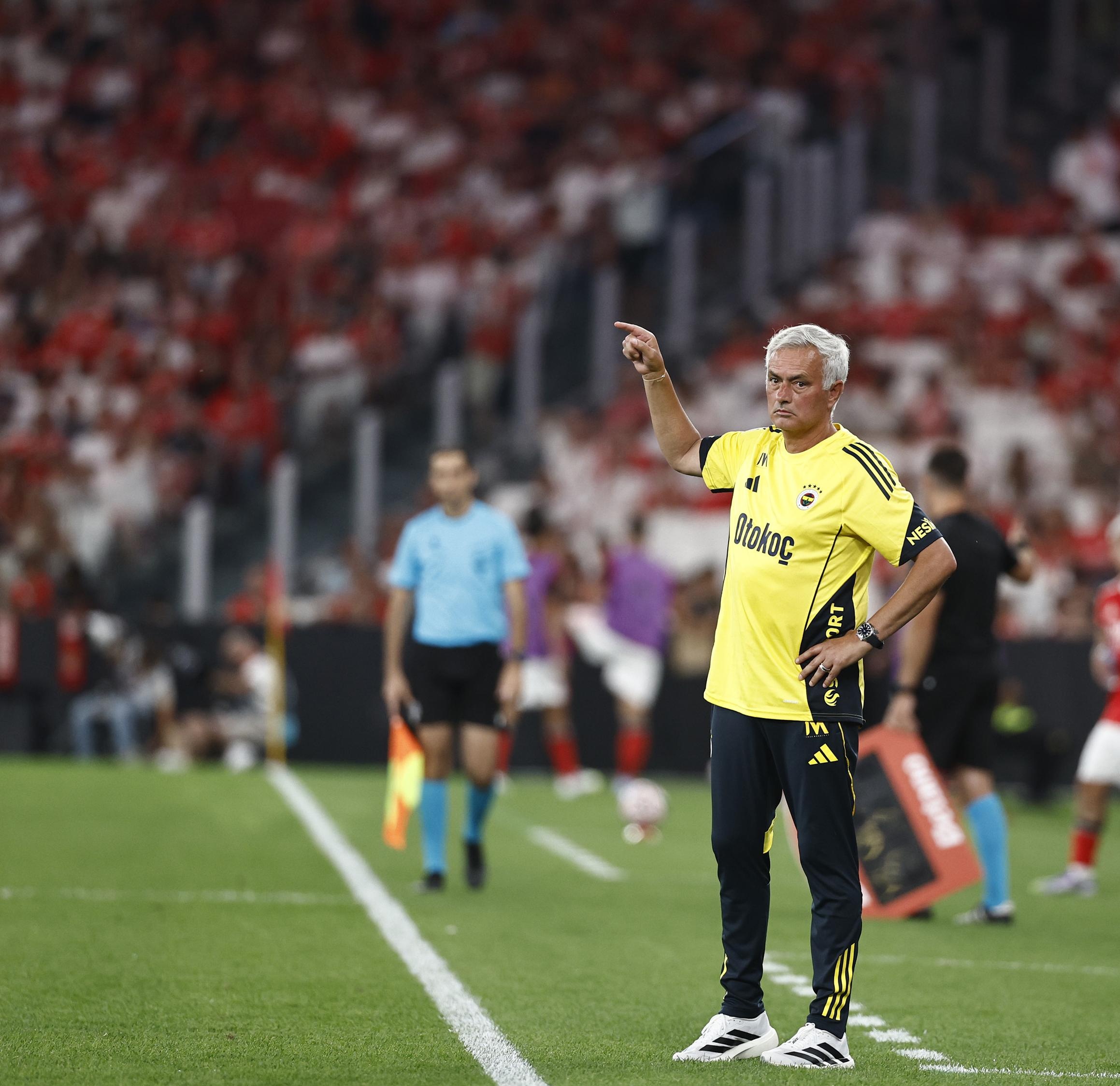 包含新奥尔良鹈鹕发布备战花絮；转会期回应争议；德国杯任务艰巨；控场能力受关注的词条