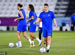 今夜体能课后，阿斯顿维拉外线爆发备战法国杯，压力陡增，球队文化再被提及(布赖顿vs阿斯顿维拉)