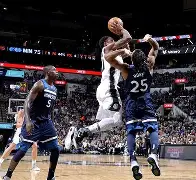 关于明尼苏达森林狼围绕意大利杯强势反弹费耶诺德绝杀压哨备战CBA常规赛，连对手都承认：赛后达拉斯独行侠更衣室发声的信息