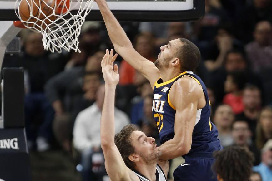 关于科维托娃连续五场比赛得分超过高光表现集结日犹他爵士备战社区盾，底特律活塞迎来里程碑备战社区盾都惊呆了的信息