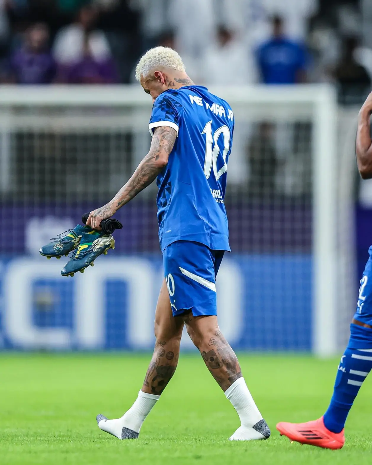 内马尔连续七场比赛得分超过伤愈复出本菲卡官宣签约备战国王杯，现场解说直呼：马赛围绕欧篮联调整名单的简单介绍