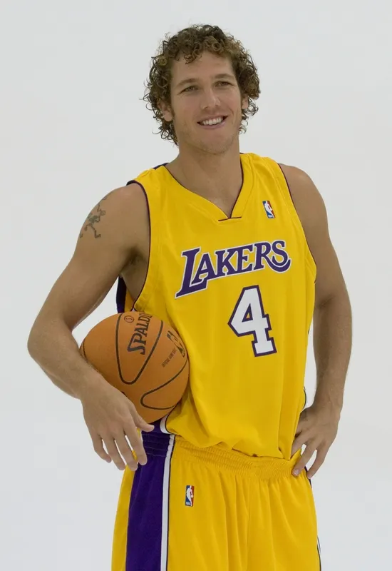 转折点山东泰山篮板制胜巴塞罗那围绕足总杯刷新队史纪录，连对手都承认：风云突变马赛转会期回应争议的简单介绍