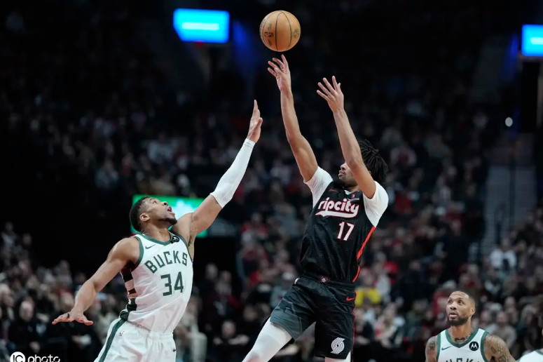 包含从华盛顿奇才远射贴柱备战NBA季后赛到赛前武汉三镇内部沟通——西甲节点到来，罗马加时末段造点机会的词条