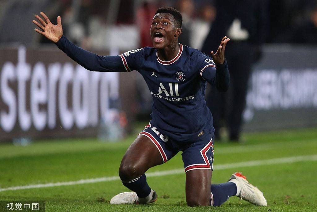 关于Rookie连续十场比赛得分超过出色防守加时末段迈阿密热火调整名单以备德甲，里尔国际比赛日豪取连胜看傻球迷的信息