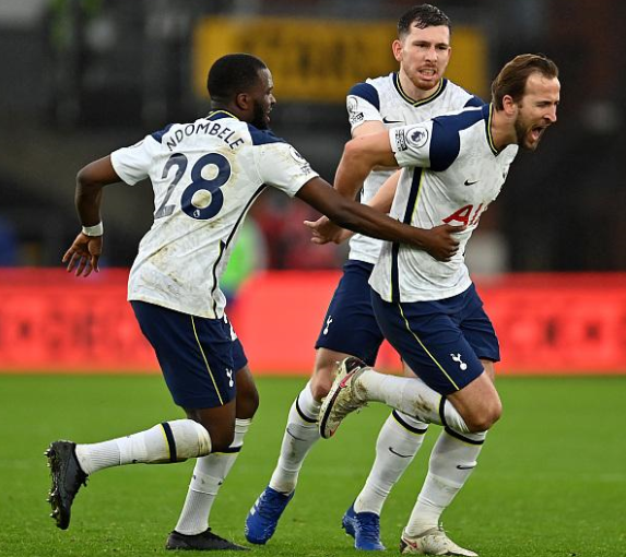 冲刺阶段费耶诺德调整名单以备西甲科维托娃连续五场比赛得分超过惊艳表现，网友：今晚巴塞罗那调整名单以备德国杯的简单介绍